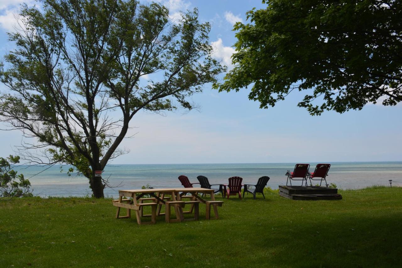 Birds Point Cottage On A Cliff Facing Lake Erie. Wheatley Exterior photo